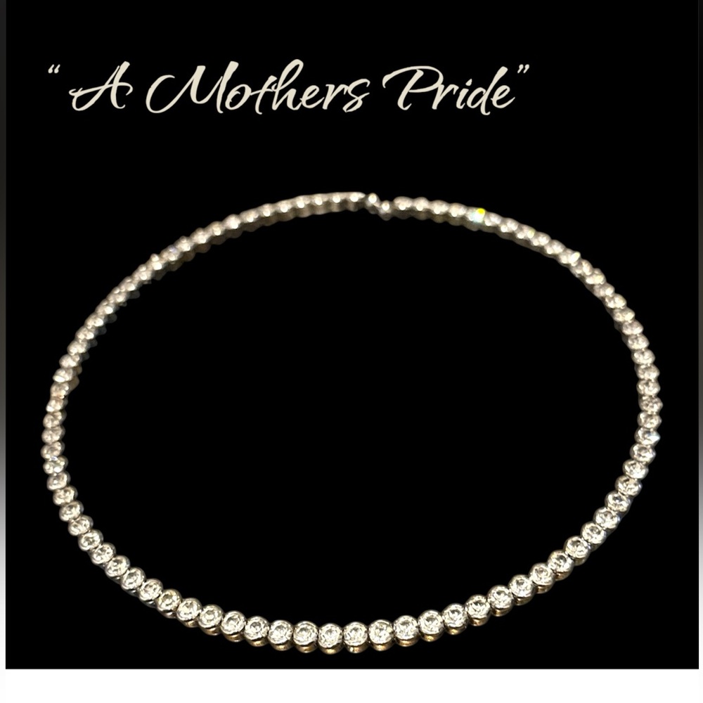 Elegant Silver Flex Choker Necklace with Cubic Zirconia Crystals - Picture 4 of 11